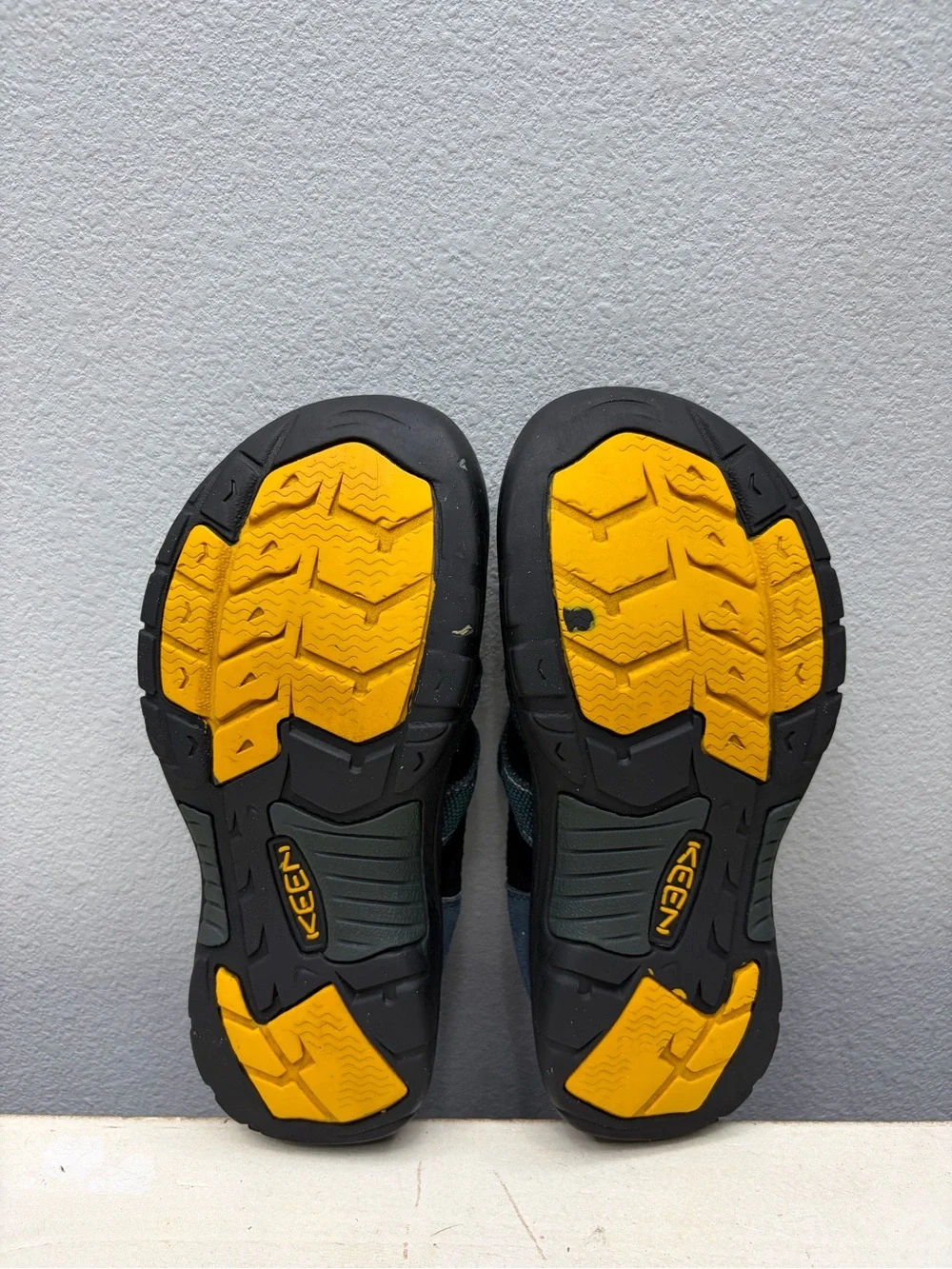 Keen Blue Newport H2 Fishing Sandals Size 3 Boys